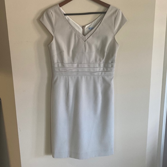 ANTONIO MELANI Dresses & Skirts - Antonio Melani Tan striped vneck sheath business Dress 10